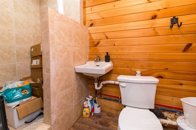 1137 Saunders Road, Franklin, NC 28734