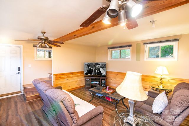 1137 Saunders Road, Franklin, NC 28734