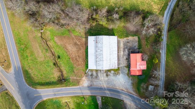 1137 Saunders Road, Franklin, NC 28734