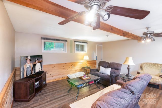 1137 Saunders Road, Franklin, NC 28734