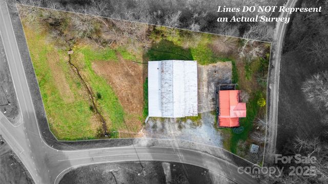 1137 Saunders Road, Franklin, NC 28734