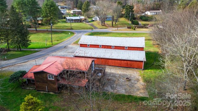 1137 Saunders Road, Franklin, NC 28734