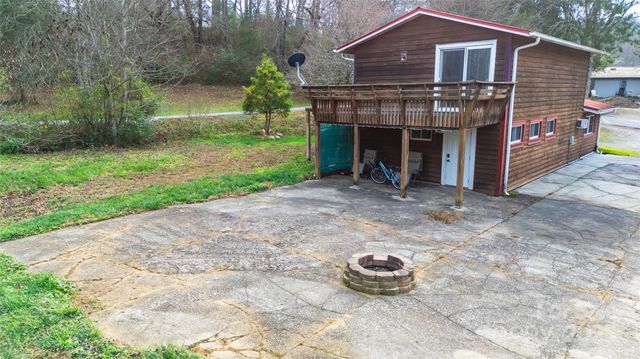 1137 Saunders Road, Franklin, NC 28734