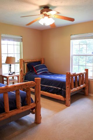 1076 W Branding Iron, Weimar, TX 78962