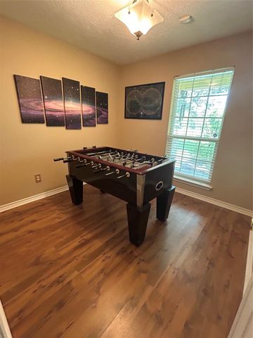 1076 W Branding Iron, Weimar, TX 78962