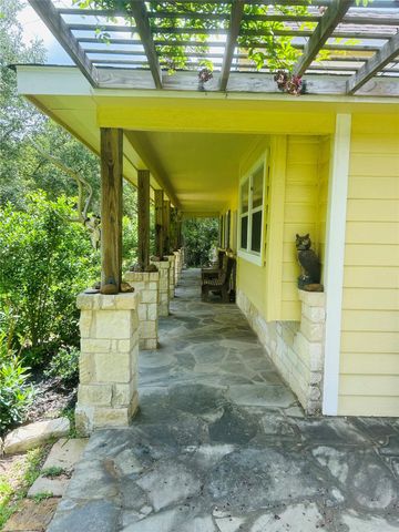 1076 W Branding Iron, Weimar, TX 78962