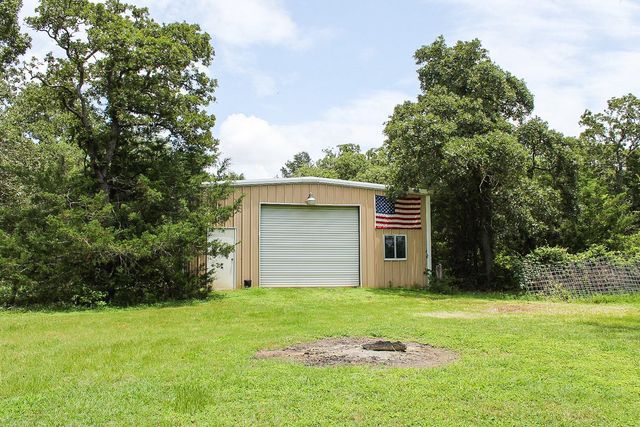 1076 W Branding Iron, Weimar, TX 78962