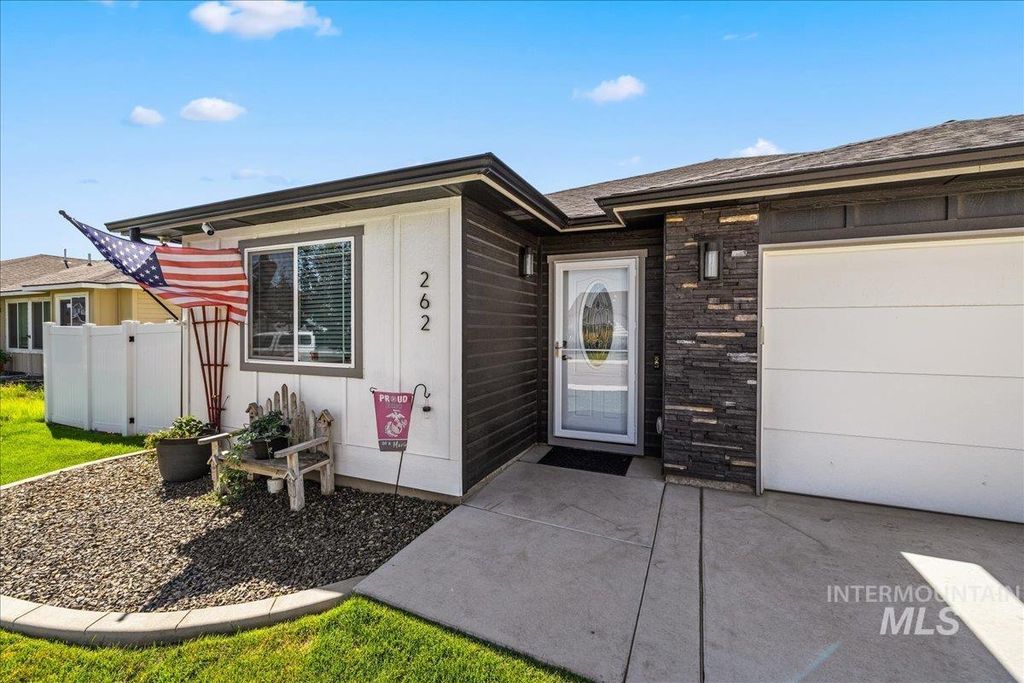 262 Stagecoach Ave, Fruitland, ID 83619