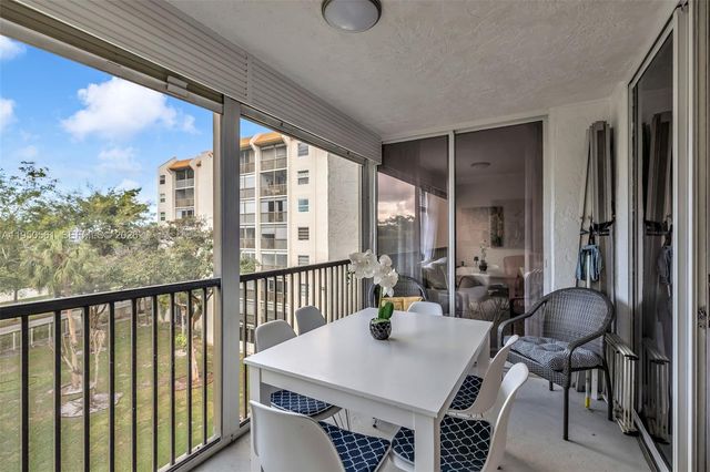 3910 Inverrary Blvd 503-B, Lauderhill, FL 33319