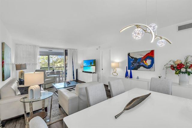 3910 Inverrary Blvd 503-B, Lauderhill, FL 33319