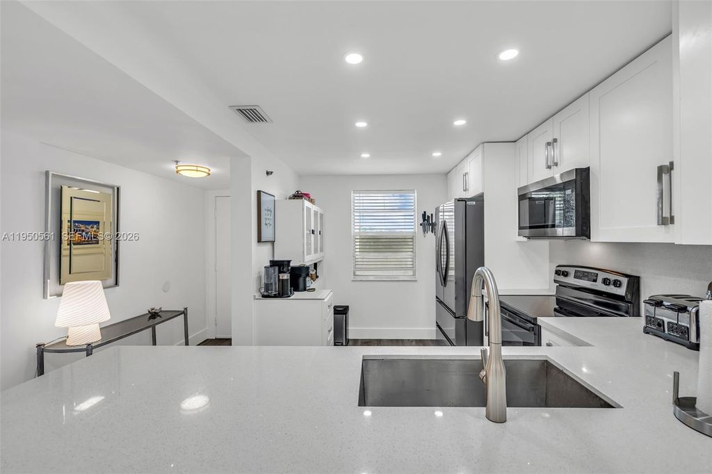 3910 Inverrary Blvd 503-B, Lauderhill, FL 33319