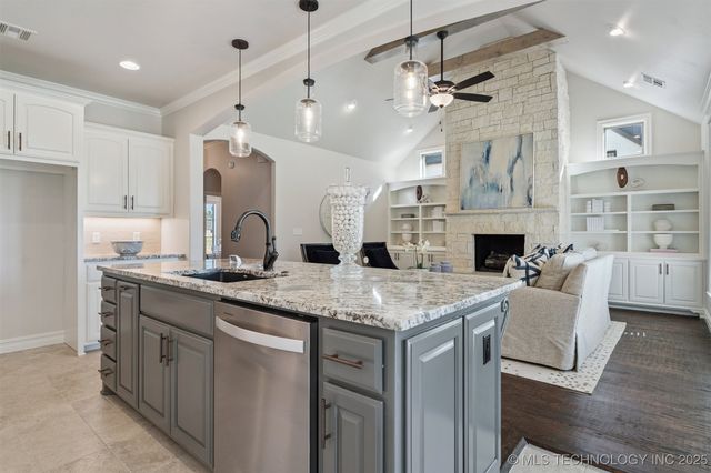 2705 W Twin Oaks Street, Broken Arrow, OK 74012