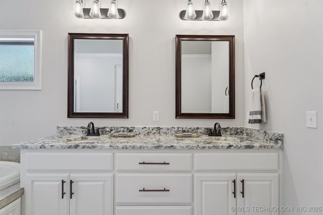 2705 W Twin Oaks Street, Broken Arrow, OK 74012