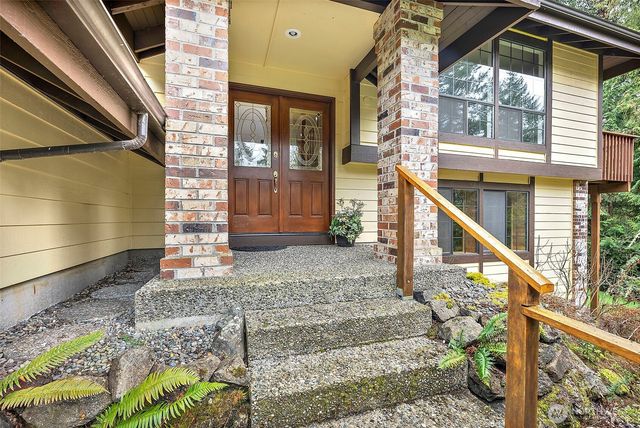 7861 NE University Point Circle NE, Bremerton, WA 98311