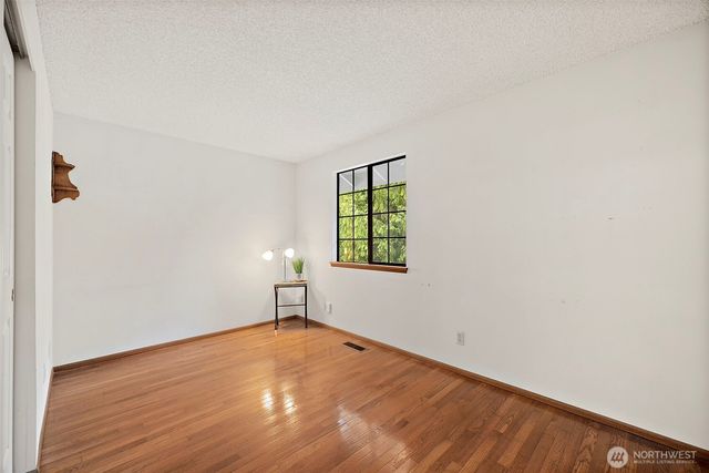 7861 NE University Point Circle NE, Bremerton, WA 98311