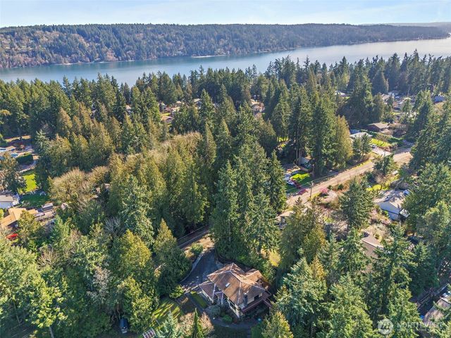 7861 NE University Point Circle NE, Bremerton, WA 98311