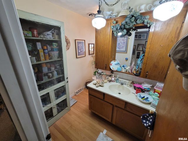 1133 W Boone Street, Salem, IL 62881