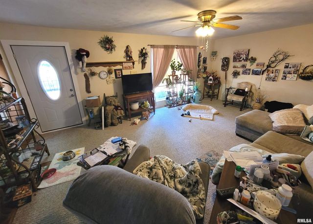 1133 W Boone Street, Salem, IL 62881