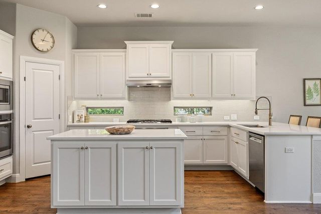 17612 Wildrye DR, Austin, TX 78738