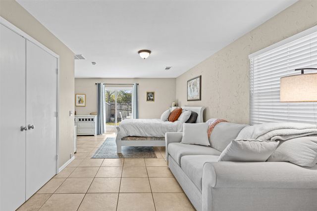 5117 Curzon Avenue, Fort Worth, TX 76107