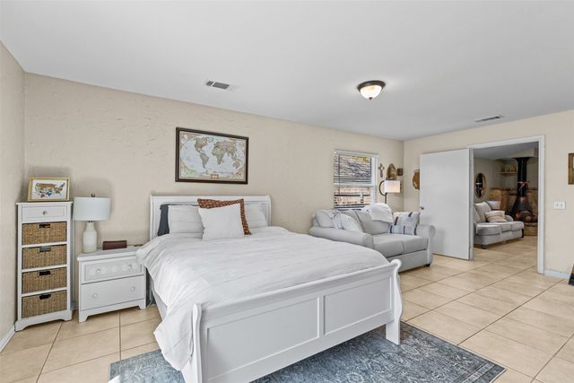 5117 Curzon Avenue, Fort Worth, TX 76107