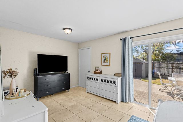 5117 Curzon Avenue, Fort Worth, TX 76107