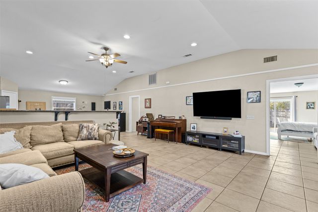 5117 Curzon Avenue, Fort Worth, TX 76107