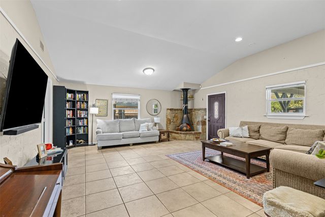 5117 Curzon Avenue, Fort Worth, TX 76107
