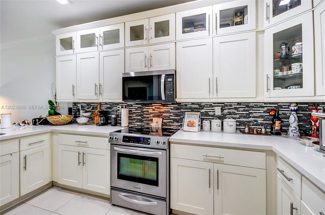 5820 NW 104th Ct, Doral, FL 33178