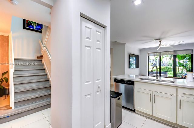 5820 NW 104th Ct, Doral, FL 33178