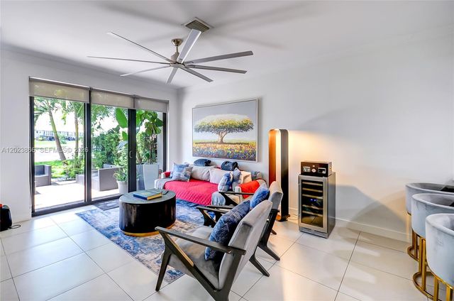 5820 NW 104th Ct, Doral, FL 33178