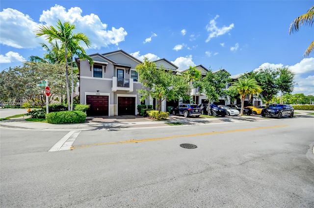 5820 NW 104th Ct, Doral, FL 33178