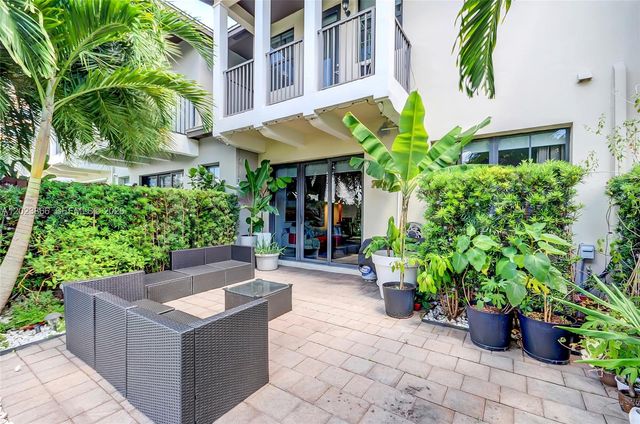 5820 NW 104th Ct, Doral, FL 33178