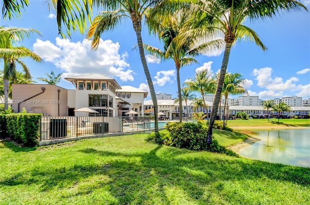 5820 NW 104th Ct, Doral, FL 33178