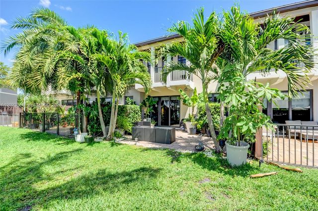 5820 NW 104th Ct, Doral, FL 33178
