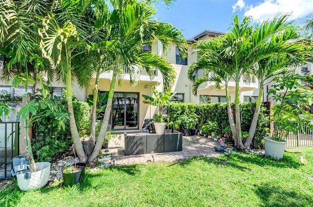 5820 NW 104th Ct, Doral, FL 33178