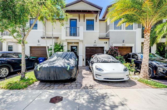 5820 NW 104th Ct, Doral, FL 33178
