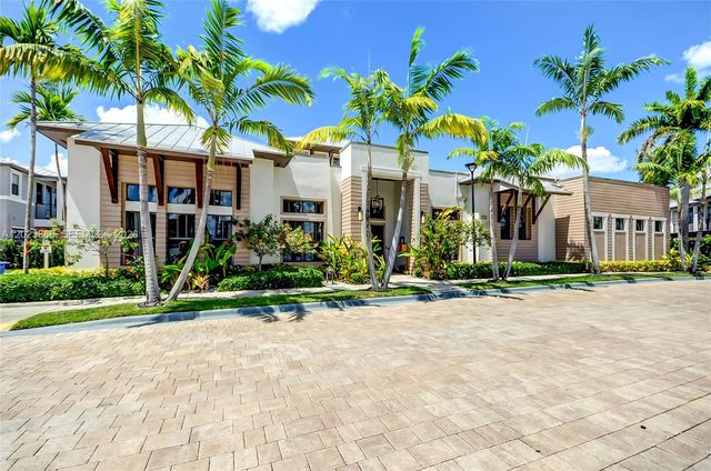 5820 NW 104th Ct, Doral, FL 33178