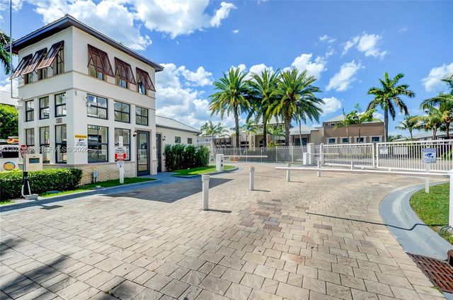 5820 NW 104th Ct, Doral, FL 33178