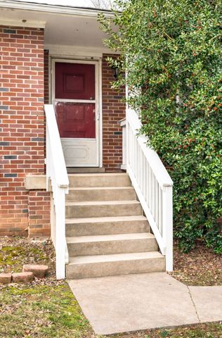 5205 Greenleaf Dr, Nashville, TN 37211