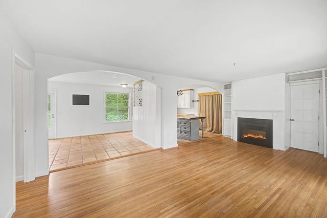 5205 Greenleaf Dr, Nashville, TN 37211