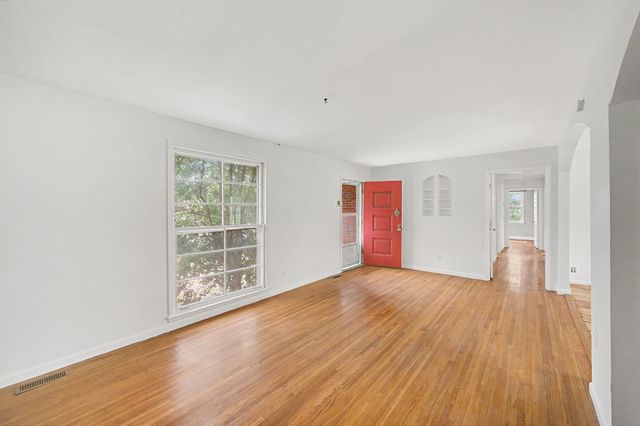 5205 Greenleaf Dr, Nashville, TN 37211