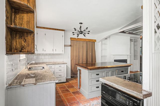 5205 Greenleaf Dr, Nashville, TN 37211