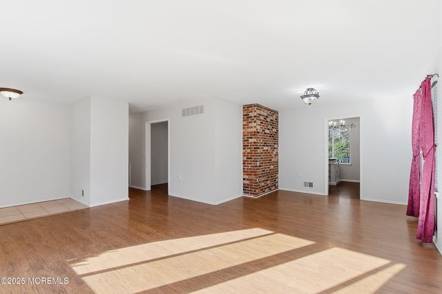 110 Lavenham Court, Toms River, NJ 08755