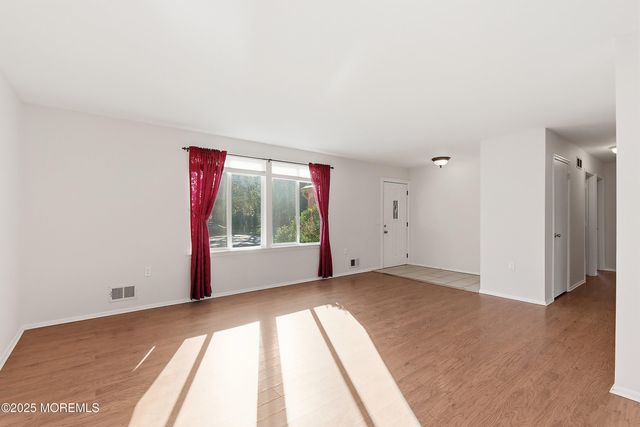 110 Lavenham Court, Toms River, NJ 08755