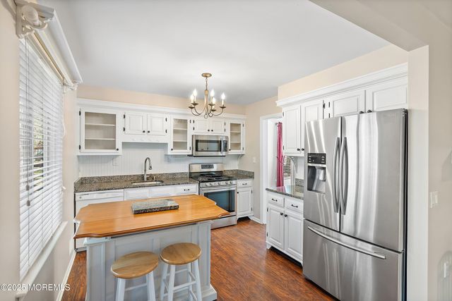 110 Lavenham Court, Toms River, NJ 08755