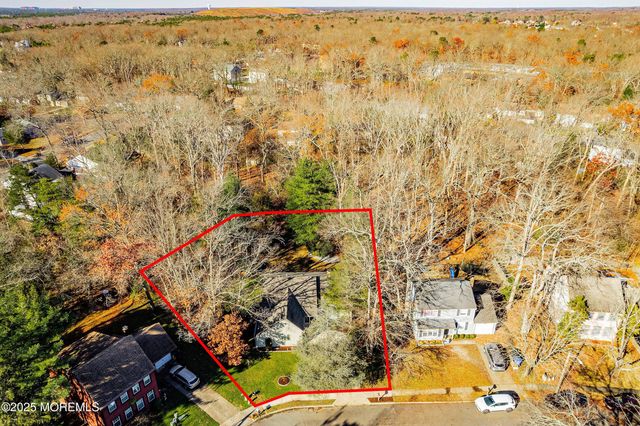 110 Lavenham Court, Toms River, NJ 08755