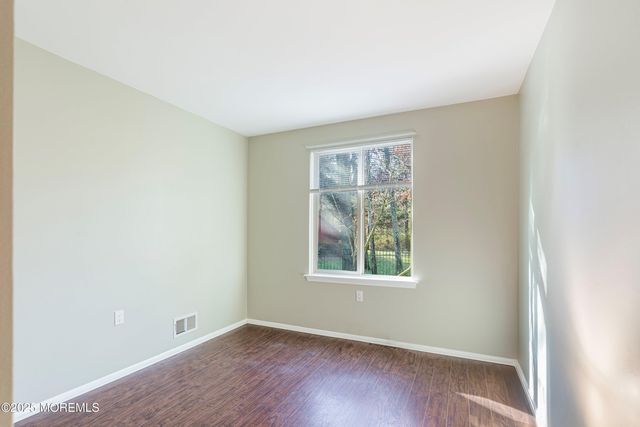 110 Lavenham Court, Toms River, NJ 08755