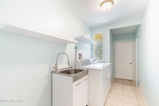 110 Lavenham Court, Toms River, NJ 08755