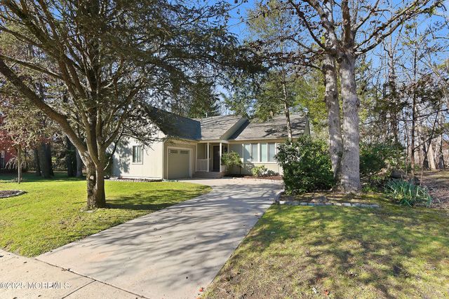 110 Lavenham Court, Toms River, NJ 08755